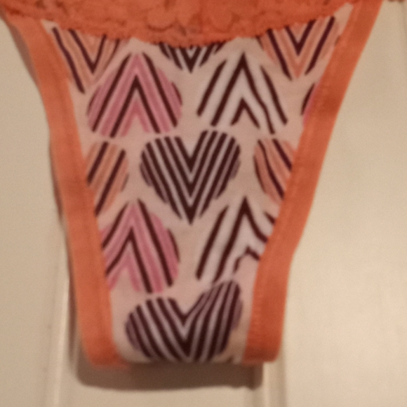 3/$25/Victoria's Secret Lace β₯ Thong Pantyβ¦ - Picture 3 of 8